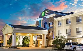 Holiday Inn Express & Suites Bellevue -Omaha Area- By Ihg